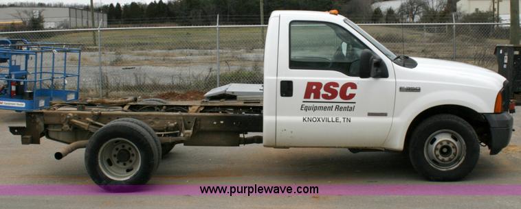 image for item 6067 2006 Ford F350 XL Super Duty cab and chassis