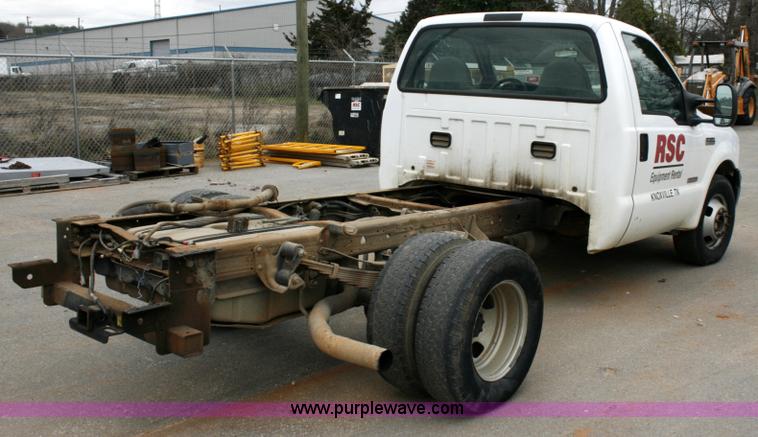 image for item 6067 2006 Ford F350 XL Super Duty cab and chassis