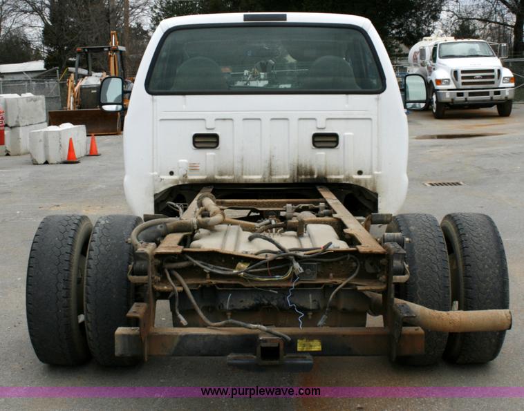 image for item 6067 2006 Ford F350 XL Super Duty cab and chassis