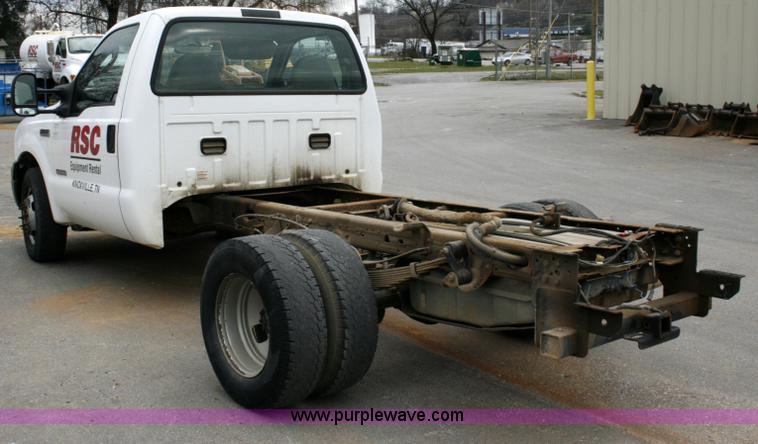 image for item 6067 2006 Ford F350 XL Super Duty cab and chassis