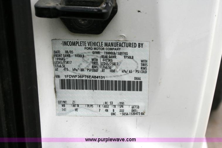 image for item 6067 2006 Ford F350 XL Super Duty cab and chassis