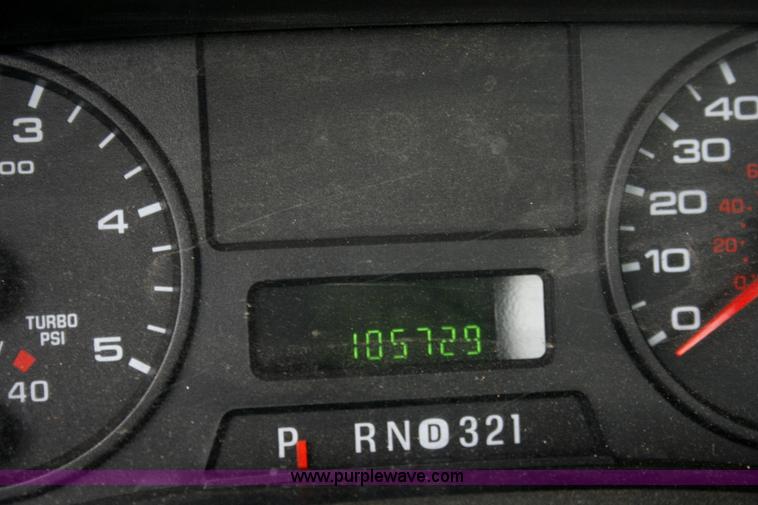 image for item 6067 2006 Ford F350 XL Super Duty cab and chassis