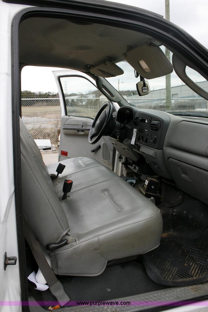 image for item 6067 2006 Ford F350 XL Super Duty cab and chassis