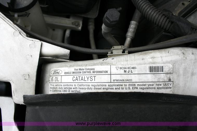 image for item 6067 2006 Ford F350 XL Super Duty cab and chassis