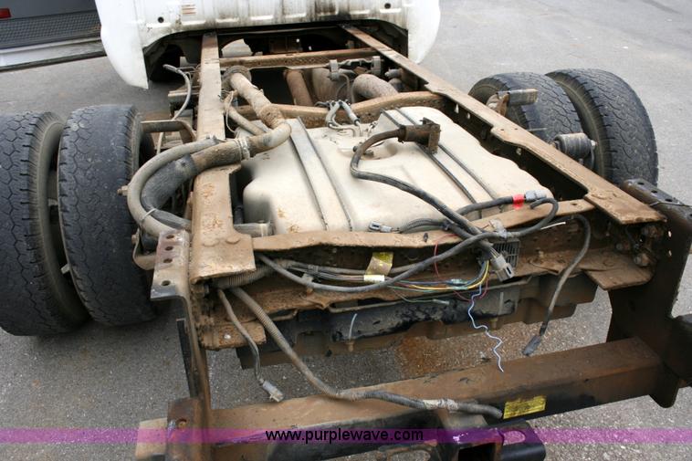 image for item 6067 2006 Ford F350 XL Super Duty cab and chassis