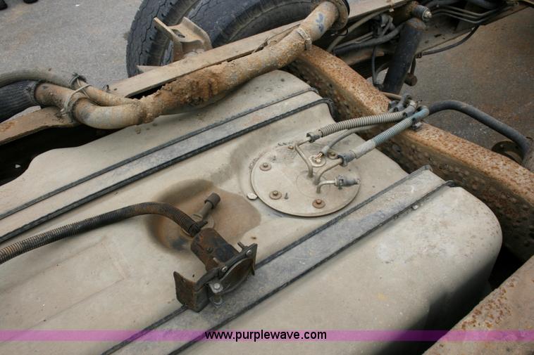 image for item 6067 2006 Ford F350 XL Super Duty cab and chassis