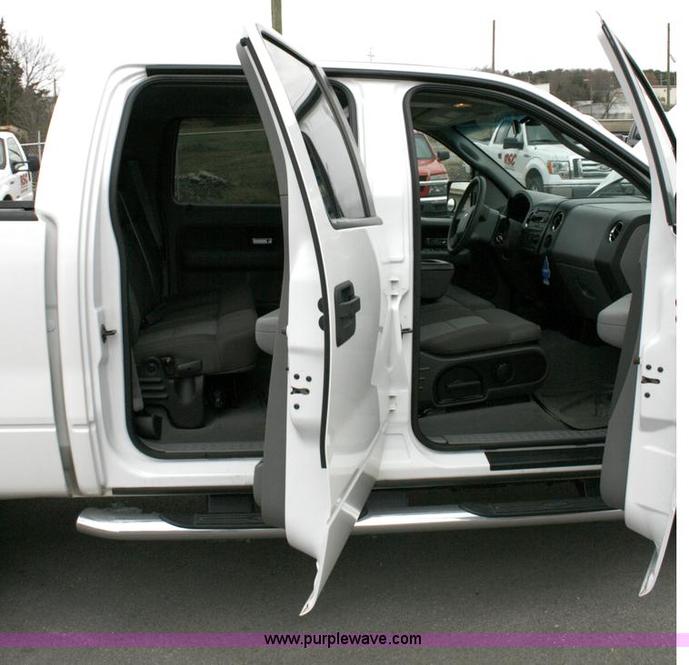 image for item 6069 2005 Ford F150 XLT pickup truck