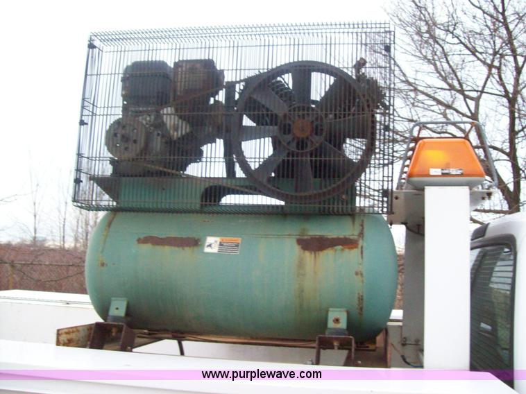 image for item A1865 2004 Ford F350 Super Duty service truck