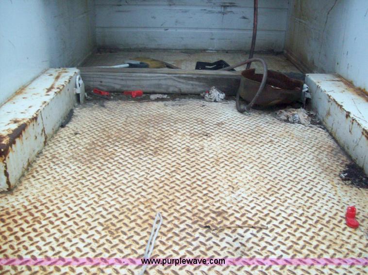 image for item A1865 2004 Ford F350 Super Duty service truck