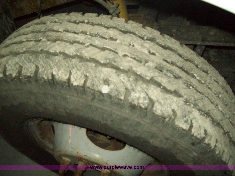 image for item A1865 2004 Ford F350 Super Duty service truck