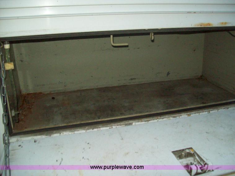 image for item A1865 2004 Ford F350 Super Duty service truck