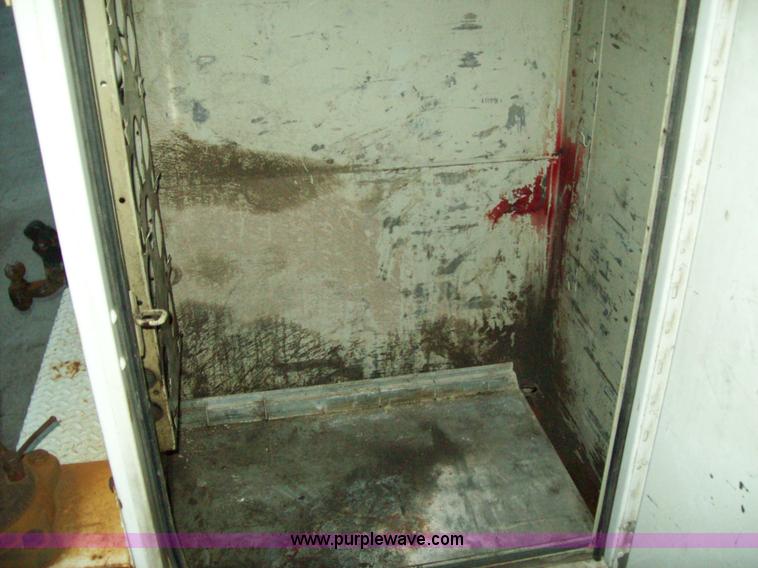 image for item A1865 2004 Ford F350 Super Duty service truck