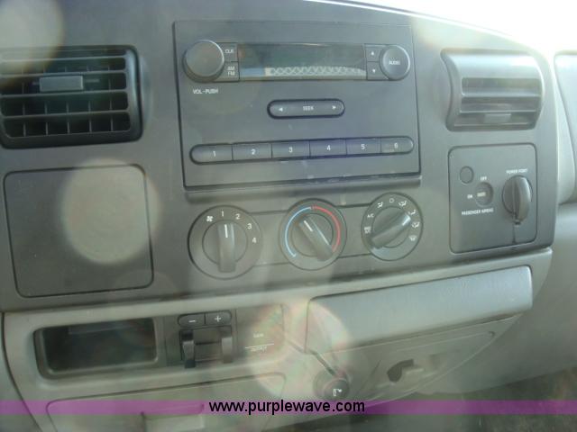 image for item A1867 2005 Ford F250 XLT Super Duty pickup truck