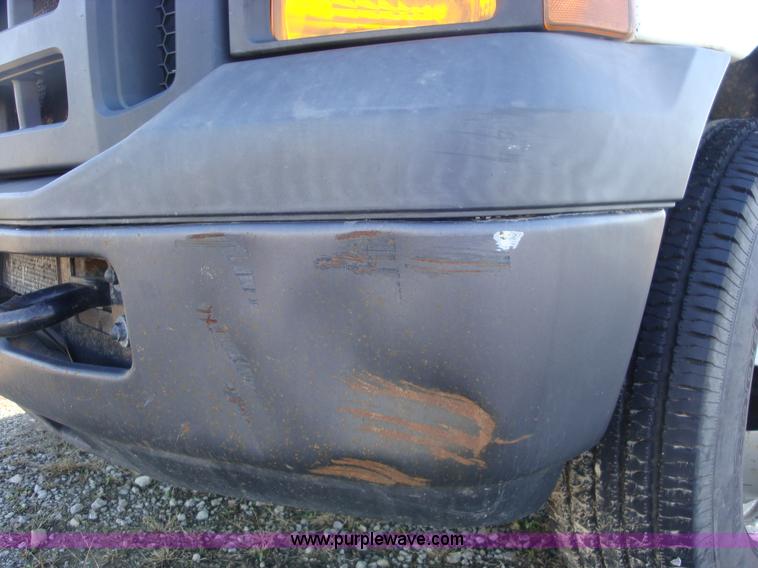 image for item A1869 2006 Ford F350 XL 4x2 truck cab and chassis