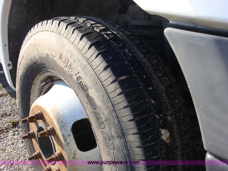 image for item A1869 2006 Ford F350 XL 4x2 truck cab and chassis