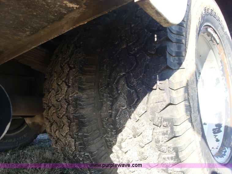 image for item A1869 2006 Ford F350 XL 4x2 truck cab and chassis