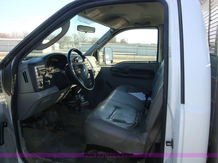 image for item A1869 2006 Ford F350 XL 4x2 truck cab and chassis