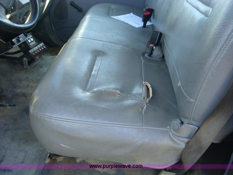 image for item A1869 2006 Ford F350 XL 4x2 truck cab and chassis