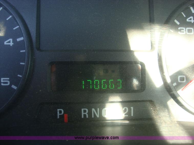 image for item A1869 2006 Ford F350 XL 4x2 truck cab and chassis