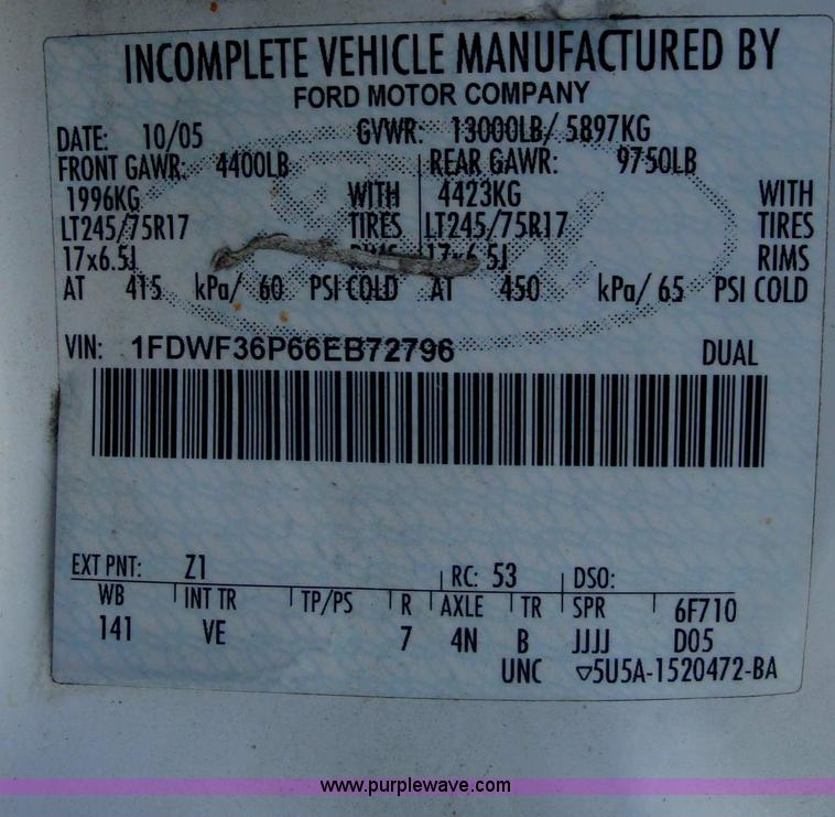 image for item A1869 2006 Ford F350 XL 4x2 truck cab and chassis