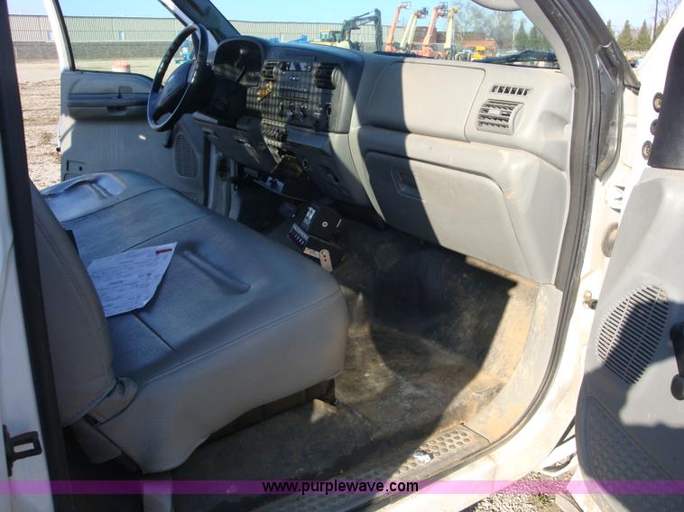 image for item A1869 2006 Ford F350 XL 4x2 truck cab and chassis