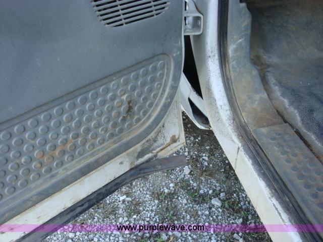 image for item A1869 2006 Ford F350 XL 4x2 truck cab and chassis