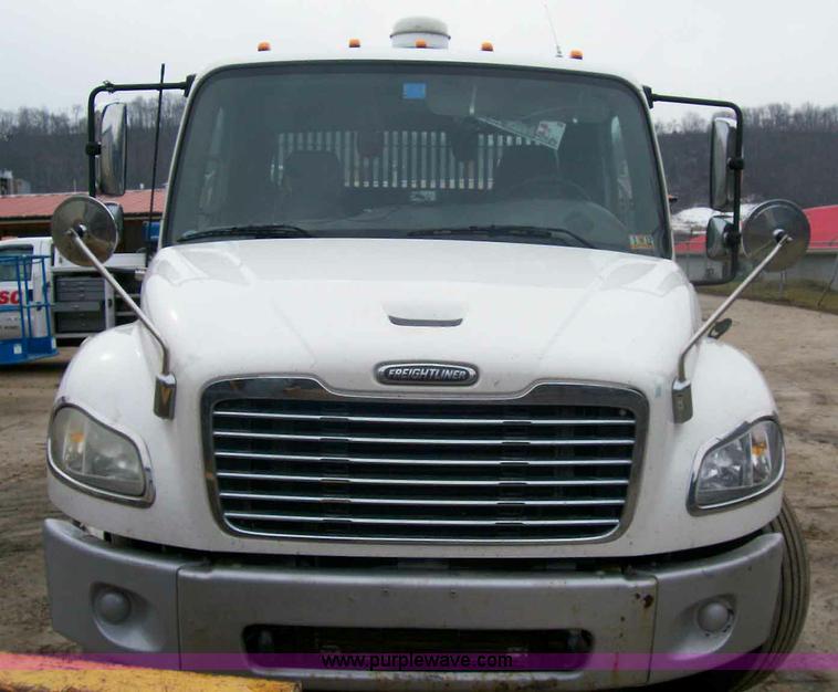 image for item A1873 2006 Freightliner M2 106 roll back truck