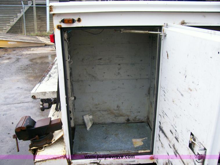 image for item A1874 2004 Ford F350 XL Super Duty service truck