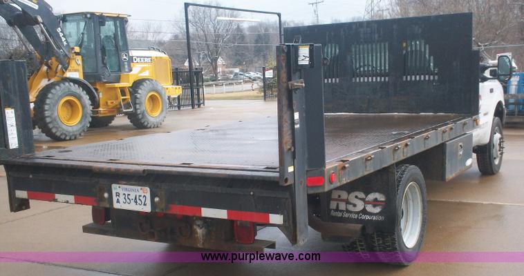 image for item A1876 2004 Ford F450 XLD flatbed truck