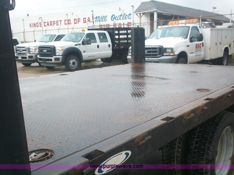 image for item A1876 2004 Ford F450 XLD flatbed truck