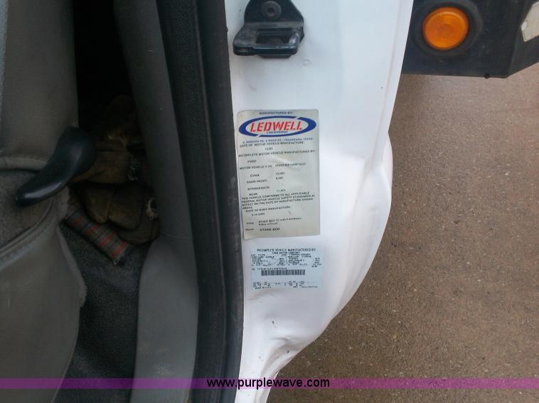 image for item A1876 2004 Ford F450 XLD flatbed truck