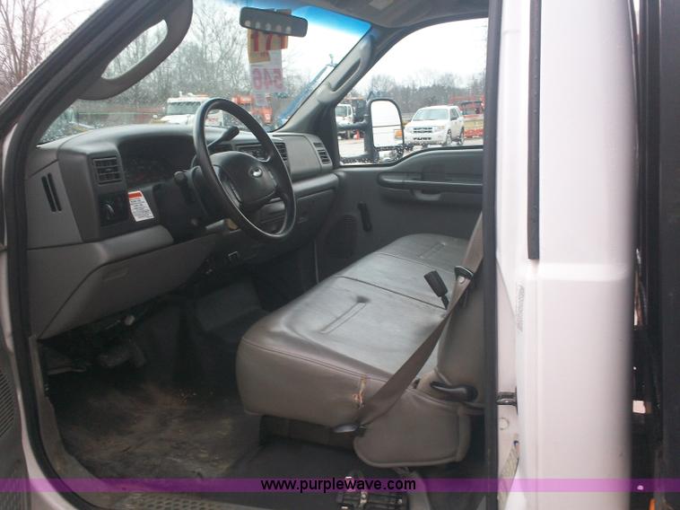 image for item A1876 2004 Ford F450 XLD flatbed truck