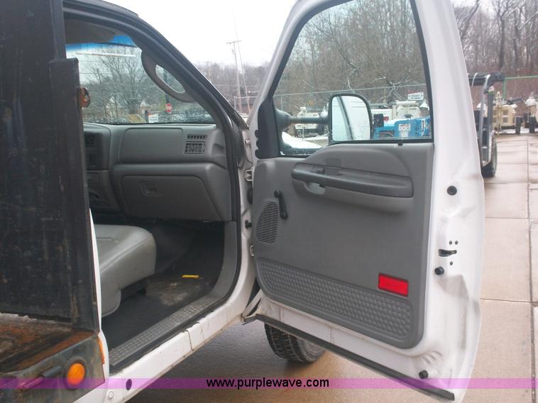 image for item A1876 2004 Ford F450 XLD flatbed truck