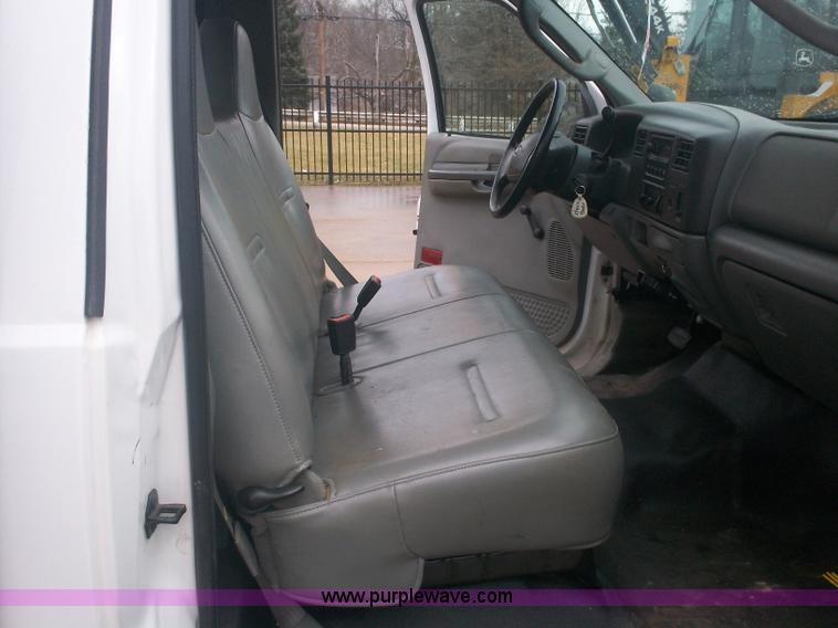 image for item A1876 2004 Ford F450 XLD flatbed truck