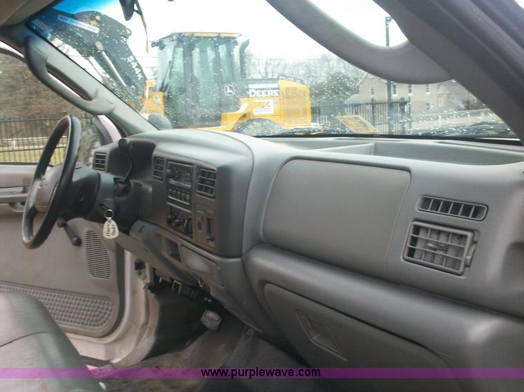 image for item A1876 2004 Ford F450 XLD flatbed truck