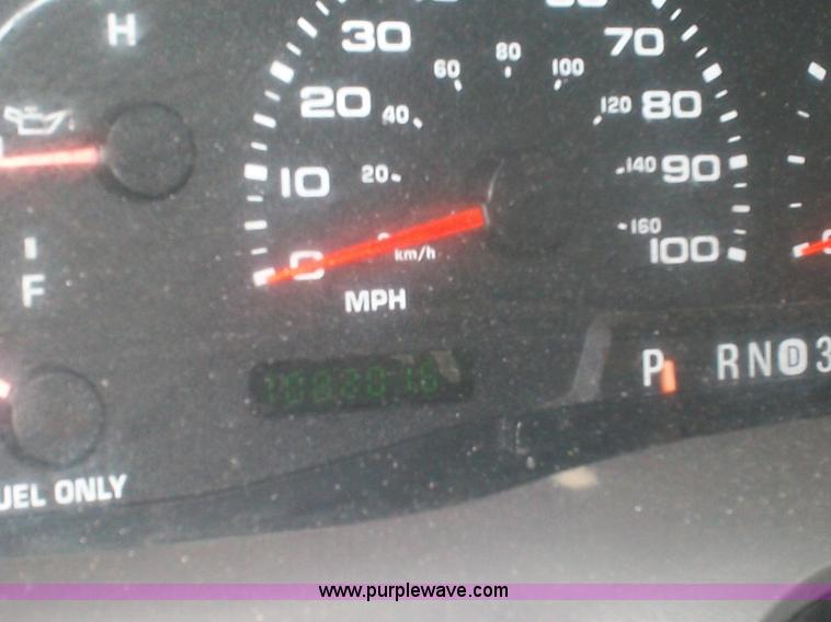 image for item A1876 2004 Ford F450 XLD flatbed truck