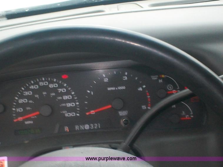 image for item A1876 2004 Ford F450 XLD flatbed truck