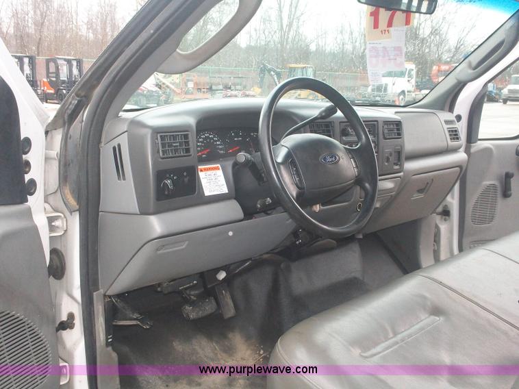 image for item A1876 2004 Ford F450 XLD flatbed truck