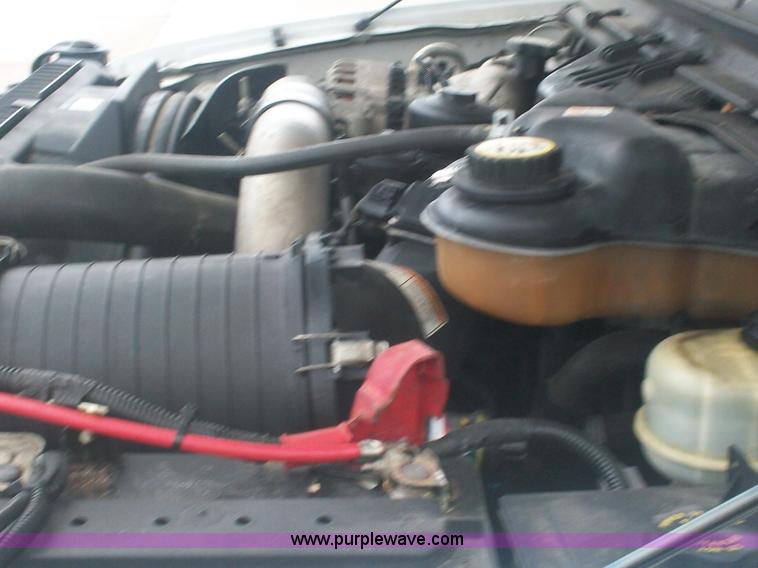 image for item A1876 2004 Ford F450 XLD flatbed truck