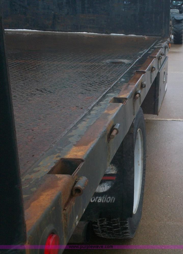 image for item A1876 2004 Ford F450 XLD flatbed truck