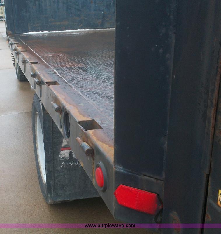 image for item A1876 2004 Ford F450 XLD flatbed truck