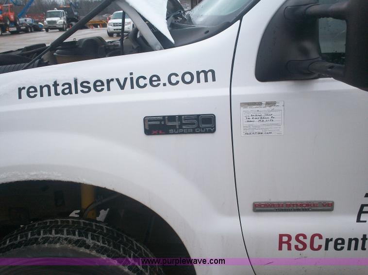 image for item A1876 2004 Ford F450 XLD flatbed truck