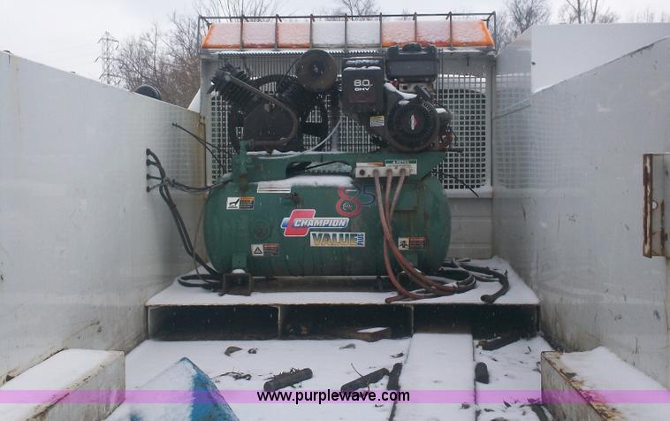 image for item A1877 2004 Ford F550 Super Duty service truck