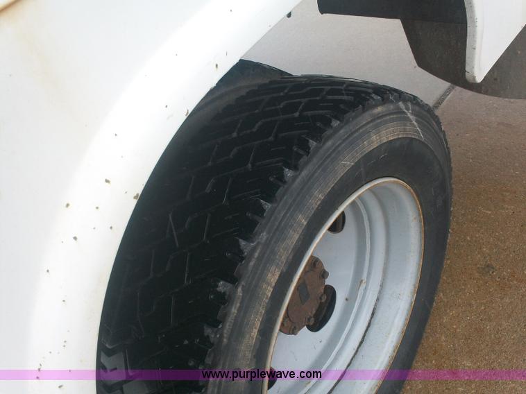 image for item A1877 2004 Ford F550 Super Duty service truck