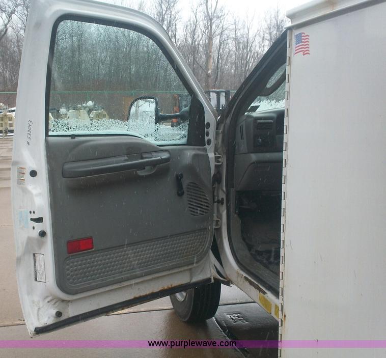 image for item A1877 2004 Ford F550 Super Duty service truck