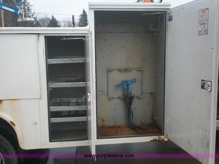 image for item A1877 2004 Ford F550 Super Duty service truck