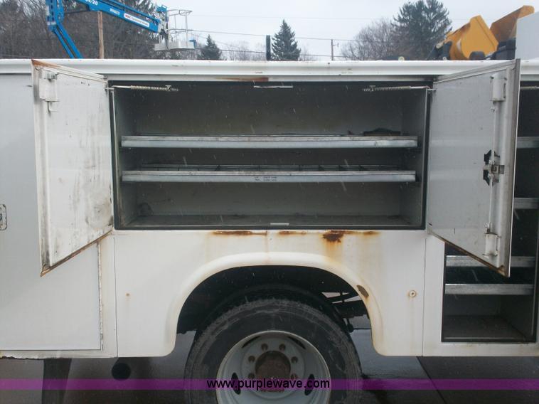 image for item A1877 2004 Ford F550 Super Duty service truck