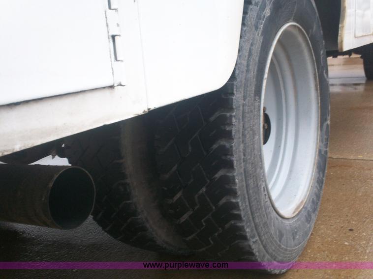 image for item A1877 2004 Ford F550 Super Duty service truck