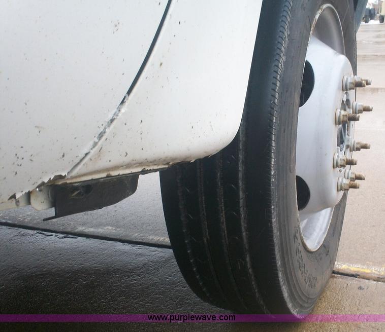 image for item A1877 2004 Ford F550 Super Duty service truck