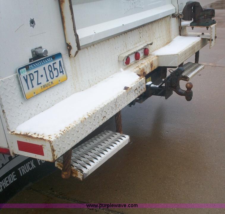 image for item A1877 2004 Ford F550 Super Duty service truck